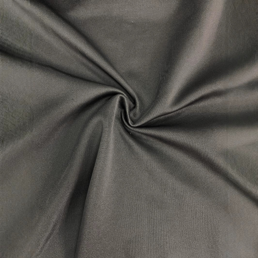 Robe Noire Maxi – Épaule Unique & Fente