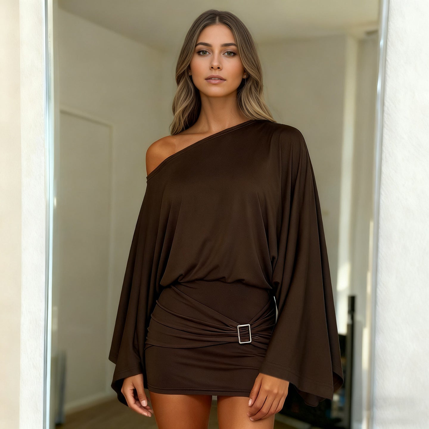 Robe Élégante à Épaule Dénudée et Manches Évasées