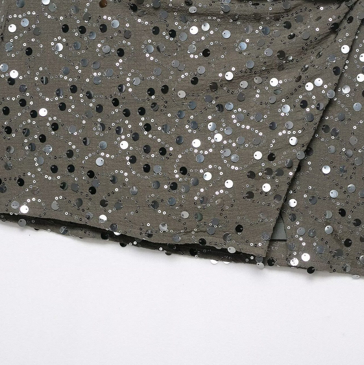 Mini-jupe Femme – Perles et Élégance