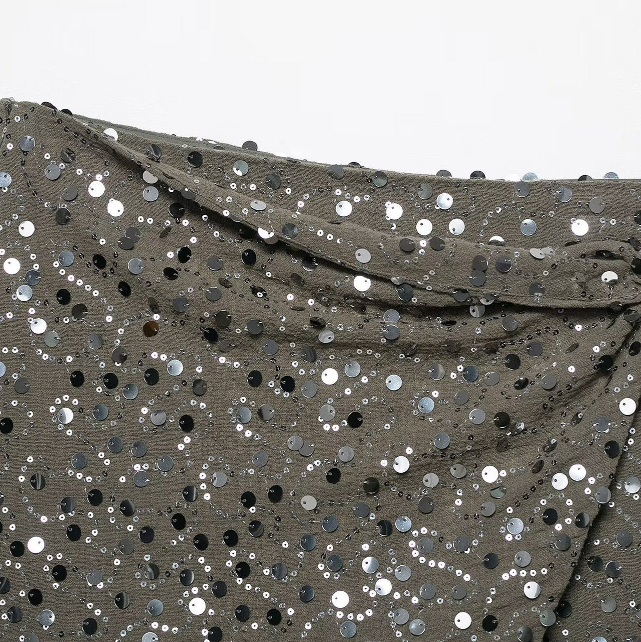 Mini-jupe Femme – Perles et Élégance